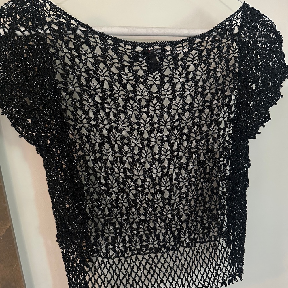 Le Chateau Black and White Cropped Cap Sleeve Blouse